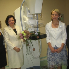 Soproga predsednika Barbara Mikli Trk ob predaji mamografa Zdravstvenemu domu Novo mesto, 01.07.2009