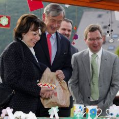 Predsednik republike dr. Danilo Trk in soproga Barbara Mikli Trk sta se udeleila otvoritvene slovesnosti 6. Mednarodnega festivala alpskega cvetja - Bohinjska Bistrica, 19.05.2012 (foto: Tina Kosec/STA)