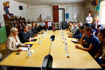 The President of the Republic of Slovenia, Dr Danilo T�rk, visits Rog Social Centre where he meets IWW activists (photo: Stanko Gruden/STA)