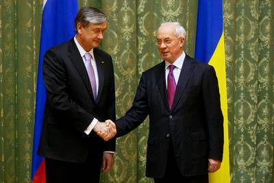 The President of the Republic of Slovenia, Dr Danilo T�rk, meets with the Prime Minister of Ukraine, Dr Mikola Azarov (photo: Stanko Gruden/STA)
