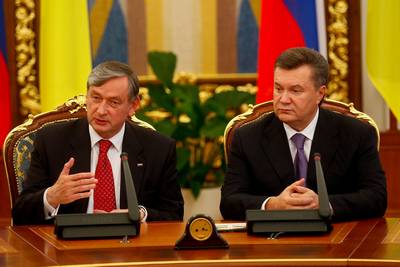 The President of the Republic of Slovenia, Dr Danilo T�rk, is received by the President of Ukraine, Viktor Yanukovych (photo: Stanko Gruden/STA)