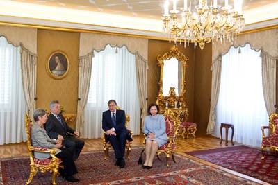 President of the Republic of Slovenia, Dr Danilo T�rk, and his wife, Barbara Mikli� T�rk, receive the Federal President of the Republic of Austria, Dr Heinz Fischer, and his wife, Margit Fischer (photo: Daniel Novakovi�/STA)
