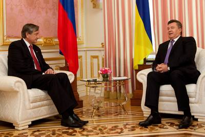 The President of the Republic of Slovenia, Dr Danilo T�rk, is received by the President of Ukraine, Viktor Yanukovych (photo: Stanko Gruden/STA)