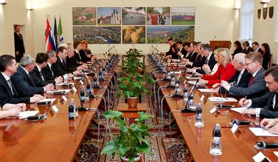 The President of the Republic of Slovenia, Dr Danilo T�rk, and the President of the Republic of Hungary, Dr P�l Schmitt, meet the representatives of the Hungarian national community in Slovenia (photo: Stanko Gruden/STA)