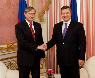 The President of the Republic of Slovenia, Dr Danilo T�rk, is received by the President of Ukraine, Viktor Yanukovych (photo: Stanko Gruden/STA)
