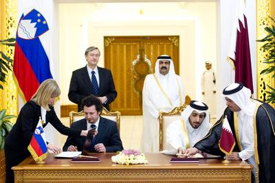 The Emir of the State of Qatar, His Highness Sheikh Hamad bin Khalifa Al-Thani, and the Slovenian President, Dr Danilo T�rk, attend the signing of bilateral agreements on cooperation between Qatar and Slovenia (photo: Stanko Gruden/STA)
