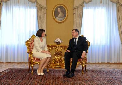 Slovenian President, Dr Danilo Trk, receives Kosovar President, Ms Atifete Jahjaga (photo: Neboja Teji/STA)