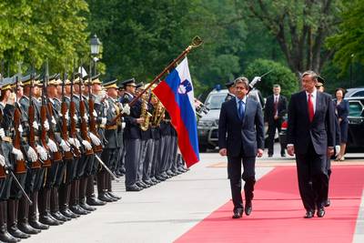 President of the Republic of Slovenia, Dr Danilo Trk, welcomes President of the Republic of Bulgaria, Dr Georgi Parvanov (photo: Stanko Gruden/STA)