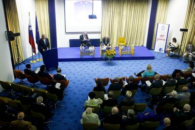 President of the Republic of Slovenia, Dr Danilo Trk, delivers a lecture entitled “Slovenia and the World”, organised by the Club of Former Slovenian Ambassadors, in cooperation with the International Center for Promotion of Enterprises (photo: Stanko Gruden/STA)