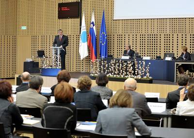President Dr Danilo T�rk attended a round table on the measurement and application of data on social progress and welfare (photo: Tamino Petelin�ek/STA)