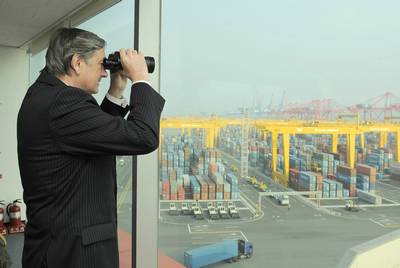 President Trk on a visit to the port of Busan (FA BOBO)