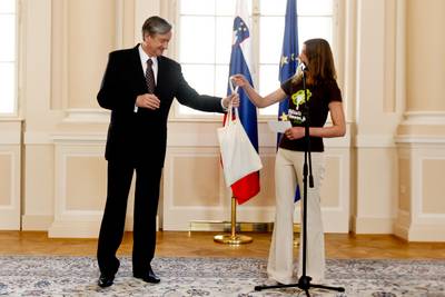 The President of the Republic, Dr Danilo T�rk, receives representatives of the international organisation Ecologists Without Borders participating in the ‘Let's Clean Slovenia 2012’ campaign taking place within the ‘World Cleanup 2012’ initiative (photo: Stanko Gruden/STA)