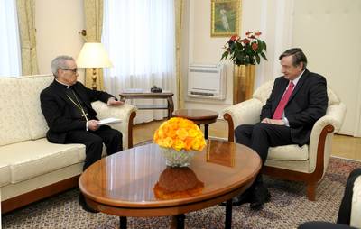 The Slovenian President, Dr Danilo T�rk, receives the Apostolic Nuncio, Monsignor Santos Abril y Castello (photo: Neboj�a Teji�/STA)