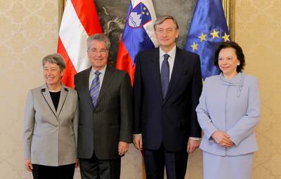 President of the Republic of Slovenia, Dr Danilo T�rk, and his wife, Barbara Mikli� T�rk, receive the Federal President of the Republic of Austria, Dr Heinz Fischer, and his wife, Margit Fischer (photo: Daniel Novakovi�/STA)
