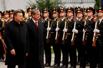 The President of the Republic of Slovenia, Dr Danilo T�rk, is received by the President of Ukraine, Viktor Yanukovych (photo: Stanko Gruden/STA)