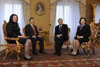 The President of the Republic of Slovenia, Dr Danilo T�rk, and his wife, Barbara Mikli� T�rk, meet the President of the Republic of Macedonia, Dr Gjorge Ivanov, and his wife, Maja Ivanov (photo: Neboj�a Teji�/STA)