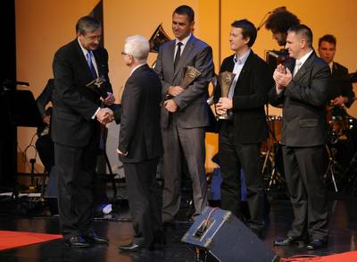 Predsednik republike dr. Danilo Trk je podelil nagrado zlata gazela 2011 podjetju KLS Ljubno kot najboljemu med hitro rastoimi slovenskimi podjetji (foto: Neboja Teji/STA)