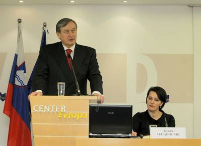 Predsednik republike dr. Danilo Trk se je udeleil javnega posveta o Zeleni knjigi z naslovom "Razvojna politika EU v podporo vkljuujoi in trajnostni rasti – Poveanje uinka razvojne politike EU" (foto: Daniel Novakovi/STA)