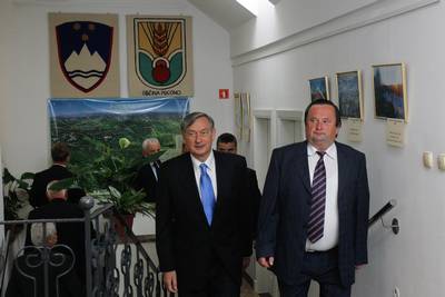 Predsednik republike dr. Danilo Trk se je sreal z upanom Ludvikom Novakom in predstavniki Obine Puconci, ki so mu predstavili delovanje in projekte obine (foto: Stanko Gruden/STA)