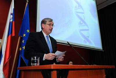 Predsednik republike dr. Danilo Trk se je udeleil otvoritvene slovesnosti Mednarodnega leta kemije v Sloveniji (foto: Neboja Teji/STA)