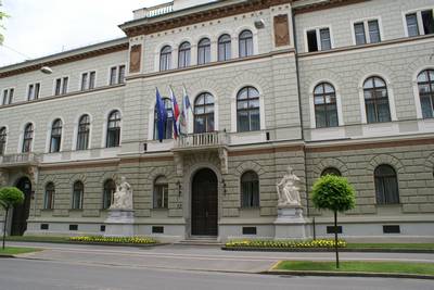 Poslopje Urada predsednika Republike Slovenije - glavni vhod  - junij 2008