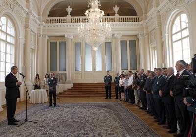 Predsednik republike dr. Danilo Trk je z Zlatim redom za zasluge odlikoval Mirana Bogataja (foto: Tina Kosec/STA)