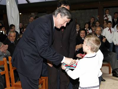 Predsednik republike dr. Danilo Trk je obiskal Sprejemni center Gradina (foto: Tina Kosec/STA)