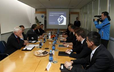 Predsednik republike dr. Danilo Trk je obiskal drubo TPV, kjer se je sreal z vodstvom drube (foto: Tina Kosec/STA)