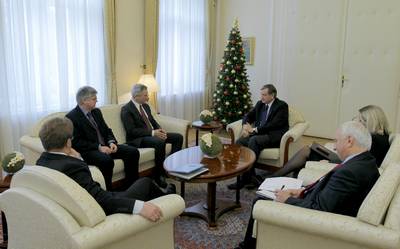 Predsednik republike dr. Danilo Trk je sprejel vodstvo Gospodarske zbornice Slovenije (foto: Daniel Novakovi/STA)