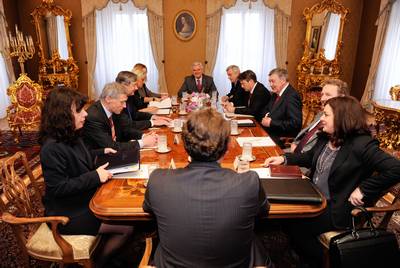 Predsednik Republike Slovenije dr. Danilo Trk je sprejel predsedujoega Predsedstvu Bosne in Hercegovine Nebojo Radmanovia ter lana Predsedstva Bosne in Hercegovine eljka Komia in Bakirja Izetbegovia (foto: Neboja Teji/STA)