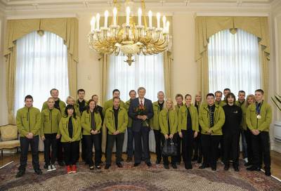 Predsednik republike dr. Danilo Trk je sprejel ekipo, ki je zastopala Slovenijo na evropskem tekmovanju v poklicnih spretnostih EuroSkills 2012 (foto: Neboja Teji/STA)