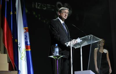 Predsednik republike dr. Danilo Trk se je udeleil slavnostne akademije ob 90. obletnici Nogometne zveze Slovenije (foto: Neboja Teji/STA)