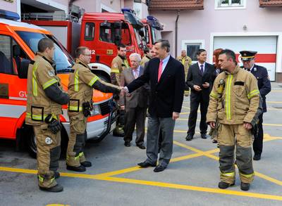 Predsednik republike dr. Danilo Trk se je sreal s lani Prostovoljnega gasilskega drutva Slovenske Konjice (foto: Neboja Teji/STA)