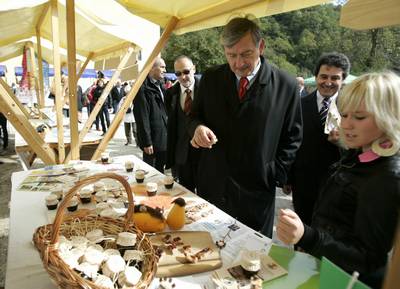 Predsednik republike dr. Danilo Trk se je udeleil prireditve Praznik kozjanskega jabolka 2011 (foto: Nada Mihajlovi/STA)
