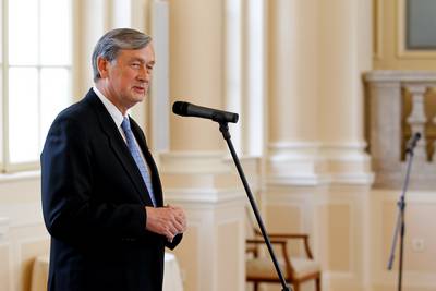 Predsednik republike in vrhovni poveljnik obrambnih sil dr. Danilo Trk je ob dnevu Slovenske vojske priredil sprejem za predstavnike Ministrstva za obrambo Republike Slovenije in astniki zbor Slovenske vojske (foto: Stanko Gruden/STA)