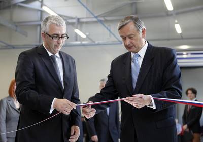 Predsednik republike dr. Danilo Trk je odprl novo proizvodno halo drube Iskra Avtoelektrika Avto deli Bovec (foto: Tina Kosec/STA)