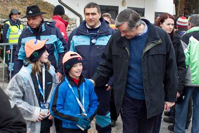 Predsednik republike dr. Danilo Trk si je v Planici ogledal kvalifikacije za petkovo posamino tekmo, s katerimi se uradno zaenja finale svetovnega pokala v smuarskih skokih v Planici (foto: Stanko Gruden/STA)