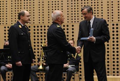 Predsednik republike dr. Danilo Trk je z Redom za zasluge odlikoval Gasilsko zvezo Slovenije (foto: Neboja Teji/STA)