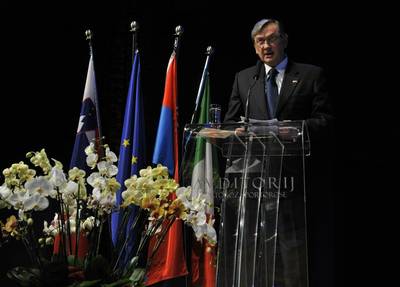Predsednik republike dr. Danilo T�rk se je udele�il slovesnosti ob dnevu pomorstva (foto: Neboj�a Teji�/STA)