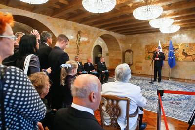 Predsednik republike dr. Danilo Trk je z Redom za zasluge odlikoval dr. Franca Hebra, Boruta Simona Poganika in dr. Nada Vodopijo (foto: Stanko Gruden/STA)