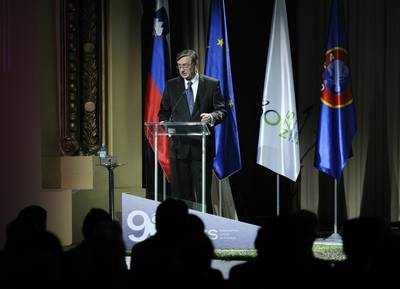 Predsednik republike dr. Danilo Trk se je udeleil slavnostne akademije ob 90. obletnici Nogometne zveze Slovenije (foto: Neboja Teji/STA)