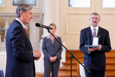 Predsednik republike dr. Danilo Trk je z Redom za zasluge odlikoval patra Cirila Boia (foto: Stanko Gruden/STA)