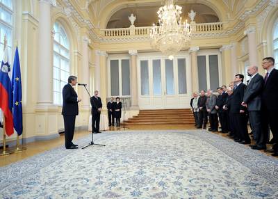 Predsednik republike dr. Danilo Trk je z Zlatim redom za zasluge odlikoval Organizacijski komite Pokala Vitranc (foto: Tamino Petelinek/STA)