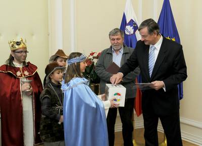 Predsednik republike dr. Danilo Trk je sprejel kolednike (foto: Daniel Novakovi/STA)