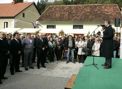 Predsednik republike dr. Danilo Trk se je udeleil prireditve Praznik kozjanskega jabolka 2011 (foto: Nada Mihajlovi/STA)