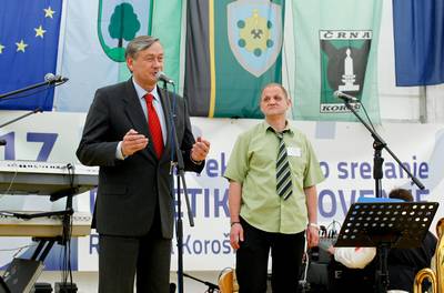 Predsednik republike dr. Danilo Trk se je udeleil 17. portno-rekreativnega sreanja diabetikov Slovenije (foto: Stanko Gruden/STA)
