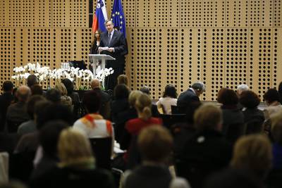 Predsednik republike dr. Danilo Trk se je udeleil zakljunega dogodka evropskega leta aktivnega staranja in medgeneracijske solidarnosti, mednarodne konference z naslovom "Medgeneracijska solidarnost in staranje" (foto: Stanko Gruden/STA) 