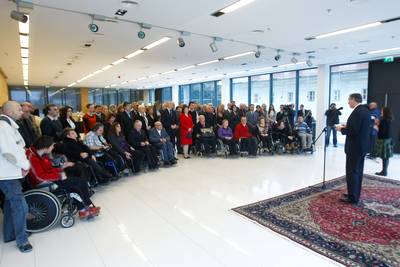 Predsednik republike dr. Danilo Trk in soproga Barbara Mikli Trk sta ob svetovnem dnevu invalidov priredila sprejem za predstavnike invalidskih organizacij (foto: Stanko Gruden/STA)
