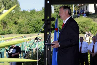 Predsednik republike dr. Danilo Trk se je udeleil sreanja borcev narodnoosvobodilnega boja domicilnih enot VII. korpusa ob 70. obletnici ustanovitve prvih tirih partizanskih brigad Narodnoosvobodilne vojske in partizanskih odredov Slovenije (foto: Tina Kosec/STA)