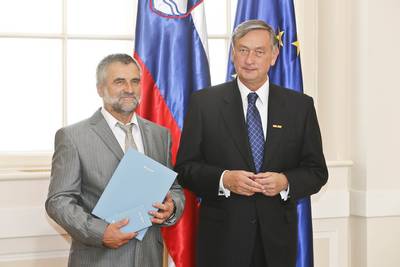 Predsednik republike dr. Danilo Trk je z Redom za zasluge odlikoval Imreta Jerebica (foto: Stanko Gruden/STA)